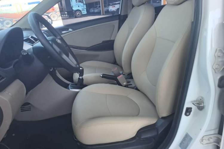 Used Hyundai Verna (older generation) 2014 1.4L Manual Smart GLS Trim Left Front Seat