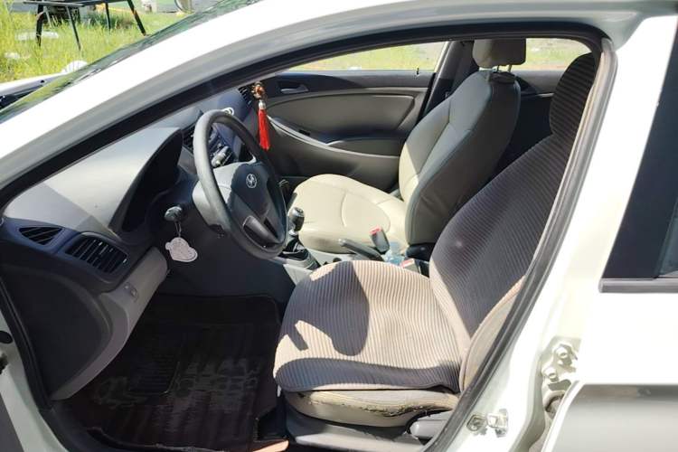 Used Hyundai Verna (older generation) 2014 1.4L Manual Fashion GS Model Left Front Seat