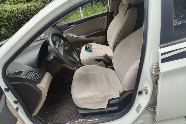 Used Hyundai Verna (older generation) 2014 1.4L Automatic Smart GLS Left Front Seat
