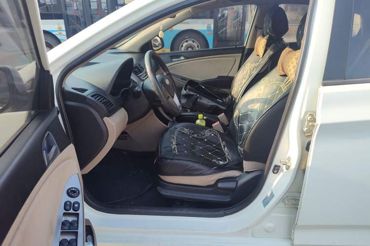 Used Hyundai Verna (older generation) 2014 1.4L Automatic Smart GLS Left Front Seat