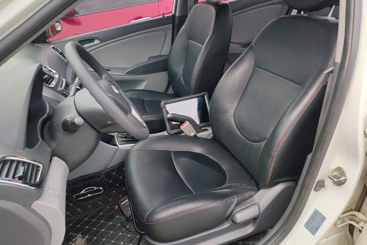 Used Hyundai Verna (older generation) 2014 1.4L Manual Smart GLS Trim Left Front Seat