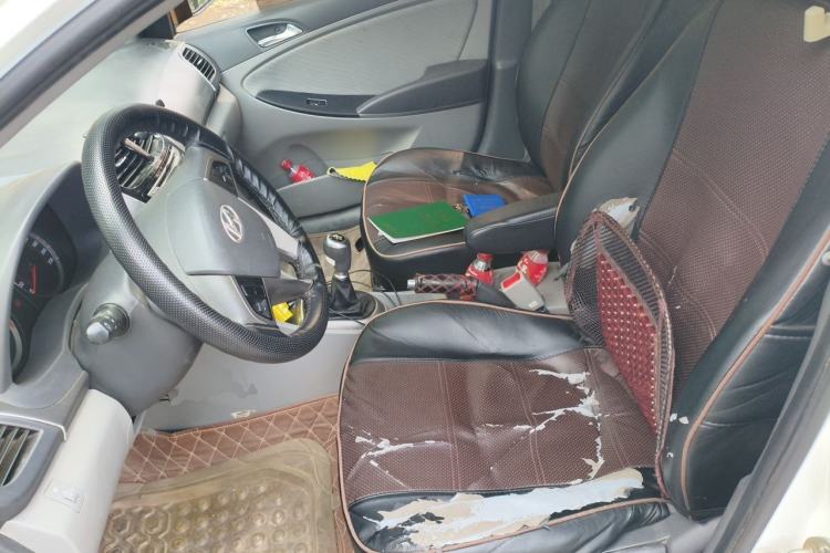 Used Hyundai Verna (older generation) 2014 1.4L Manual Top-Tier Model TOP Left Front Seat