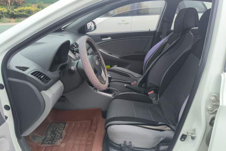 Used Hyundai Verna (older generation) 2014 1.4L Manual Top-Tier Model TOP Left Front Seat