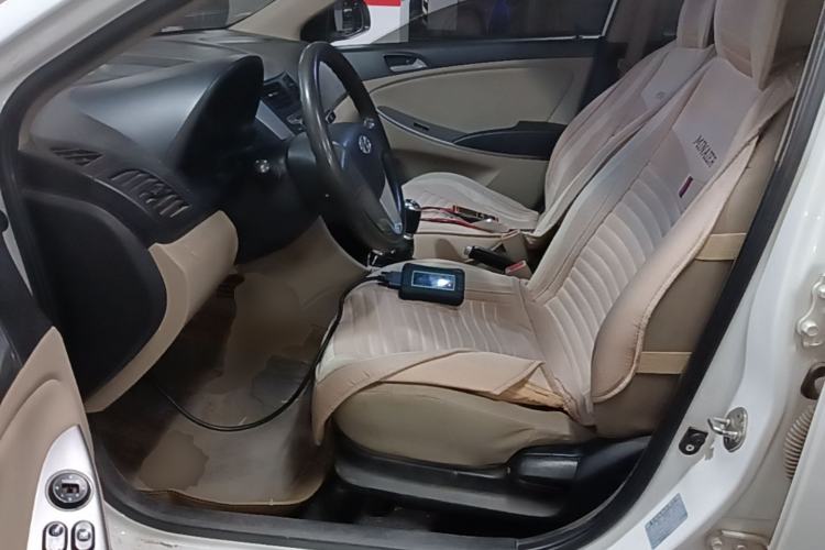 Used Hyundai Verna (older generation) 2014 1.4L Manual Smart GLS Trim Left Front Seat