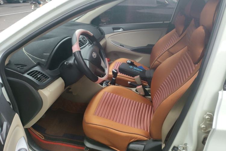 Used Hyundai Verna (older generation) 2014 1.4L Manual Smart GLS Trim Left Front Seat