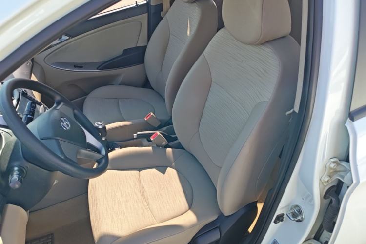 Used Hyundai Verna (older generation) 2014 1.4L Manual Smart GLS Trim Left Front Seat