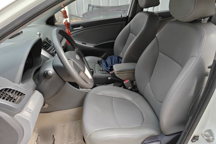 Used Hyundai Verna (older generation) 2014 1.4L Manual Smart GLS Trim Left Front Seat