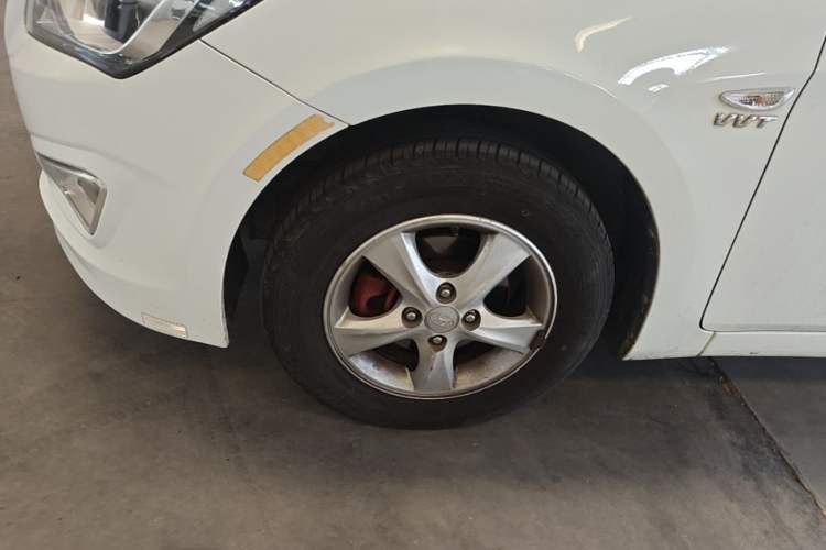 Used Hyundai Verna (older generation) 2014 1.4L Automatic Smart GLS Left Front Wheel Hub