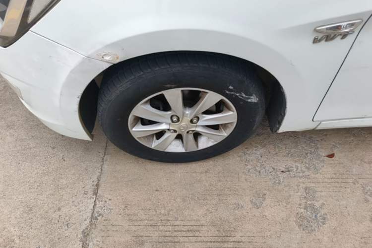 Used Hyundai Verna (older generation) 2014 1.4L Manual Smart GLS Trim Left Front Wheel Hub
