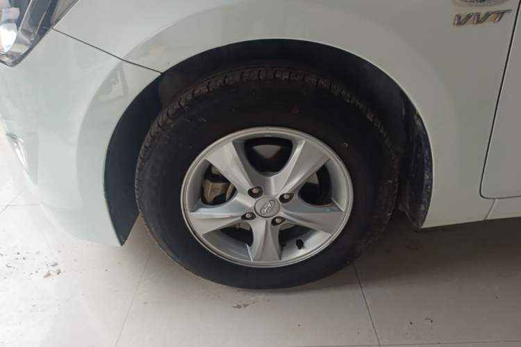 Used Hyundai Verna (older generation) 2014 1.4L Automatic Smart GLS Left Front Wheel Hub