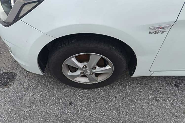 Used Hyundai Verna (older generation) 2014 1.4L Automatic Smart GLS Left Front Wheel Hub