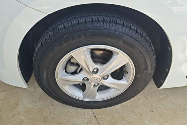 Used Hyundai Verna (older generation) 2014 1.4L Automatic Smart GLS Left Front Wheel Hub