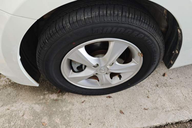 Used Hyundai Verna (older generation) 2014 1.4L Automatic Smart GLS Left Front Wheel Hub