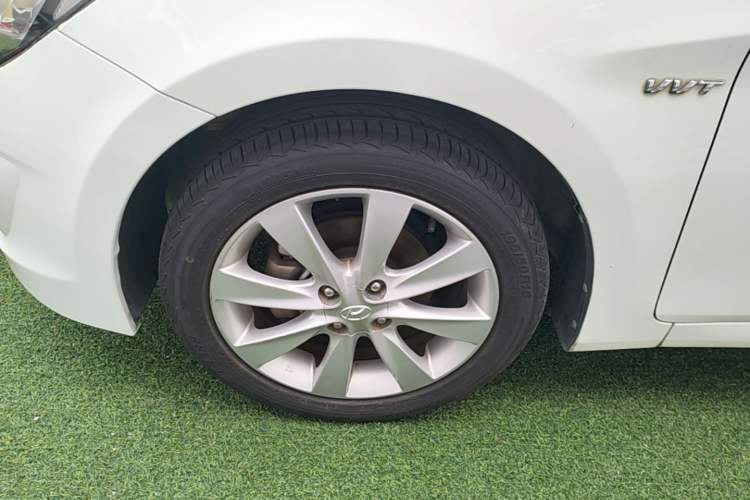 Used Hyundai Verna (older generation) 2014 1.4L Manual Top-Tier Model TOP Left Front Wheel Hub