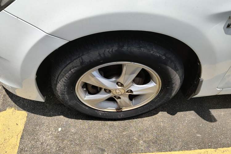 Used Hyundai Verna (older generation) 2014 1.4L Manual Smart GLS Trim Left Front Wheel Hub