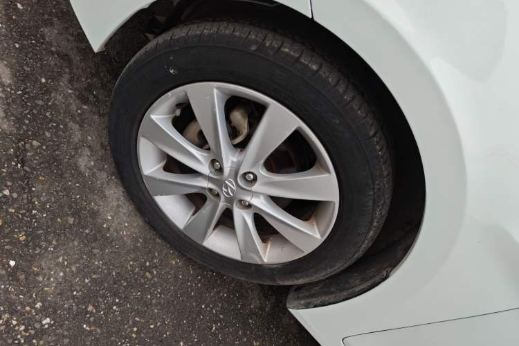 Used Hyundai Verna (older generation) 2014 1.4L Manual Top-Tier Model TOP Left Front Wheel Hub