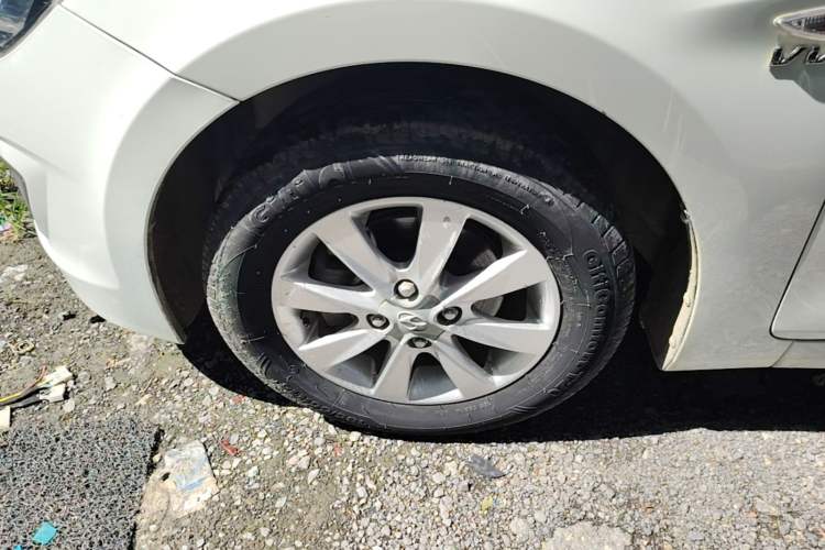 Used Hyundai Verna (older generation) 2014 1.4L Manual Fashion GS Model Left Front Wheel Hub