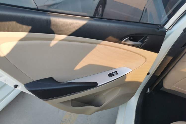 Used Hyundai Verna (older generation) 2014 1.4L Automatic Smart GLS Left Rear Door Interior