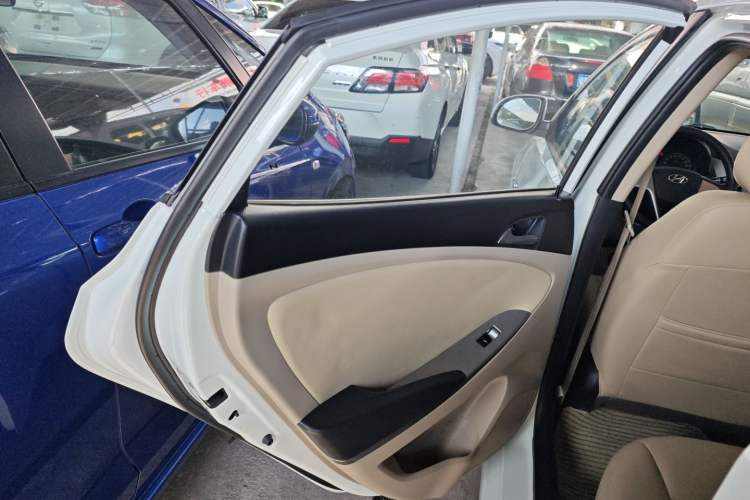 Used Hyundai Verna (older generation) 2014 1.4L Automatic Smart GLS Left Rear Door Interior