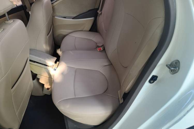 Used Hyundai Verna (older generation) 2014 1.4L Automatic Smart GLS Left Rear Seat
