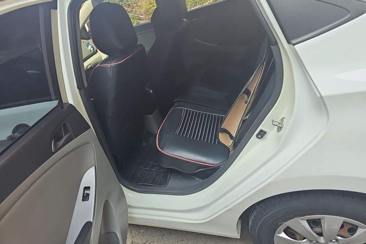 Used Hyundai Verna (older generation) 2014 1.4L Manual Smart GLS Trim Left Rear Seat