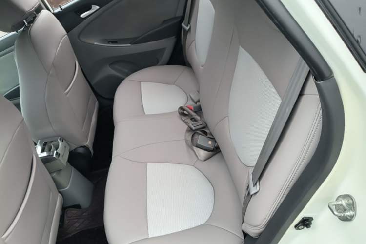 Used Hyundai Verna (older generation) 2014 1.4L Automatic Smart GLS Left Rear Seat