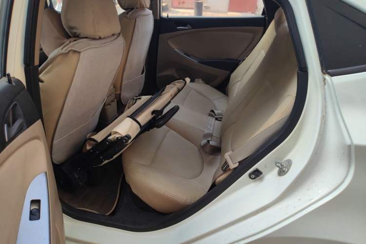 Used Hyundai Verna (older generation) 2014 1.4L Manual Smart GLS Trim Left Rear Seat