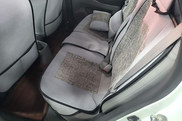 Used Hyundai Verna (older generation) 2014 1.4L Automatic Smart GLS Left Rear Seat