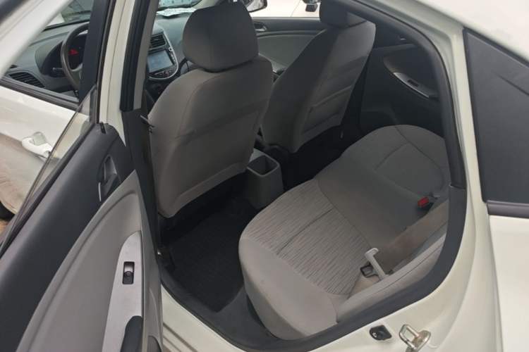 Used Hyundai Verna (older generation) 2014 1.4L Manual Smart GLS Trim Left Rear Seat