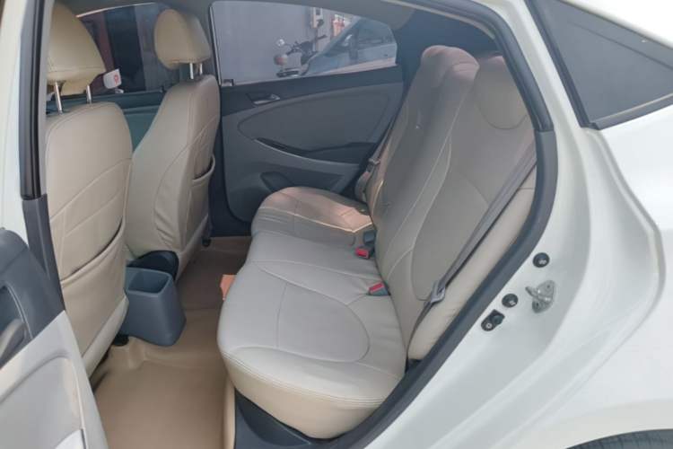 Used Hyundai Verna (older generation) 2014 1.4L Manual Smart GLS Trim Left Rear Seat