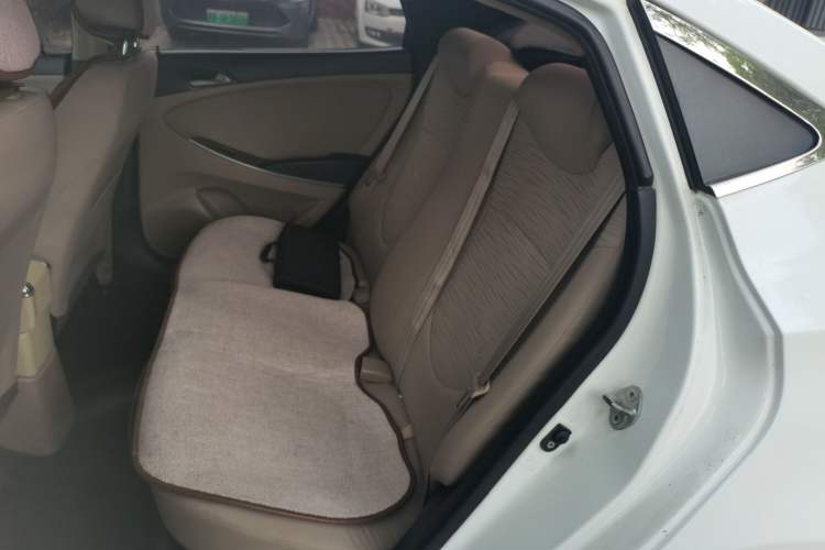 Used Hyundai Verna (older generation) 2014 1.4L Automatic Leading-Edge GLX Left Rear Seat