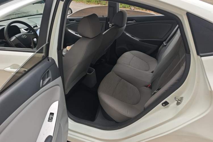 Used Hyundai Verna (older generation) 2014 1.4L Automatic Smart GLS Left Rear Seat