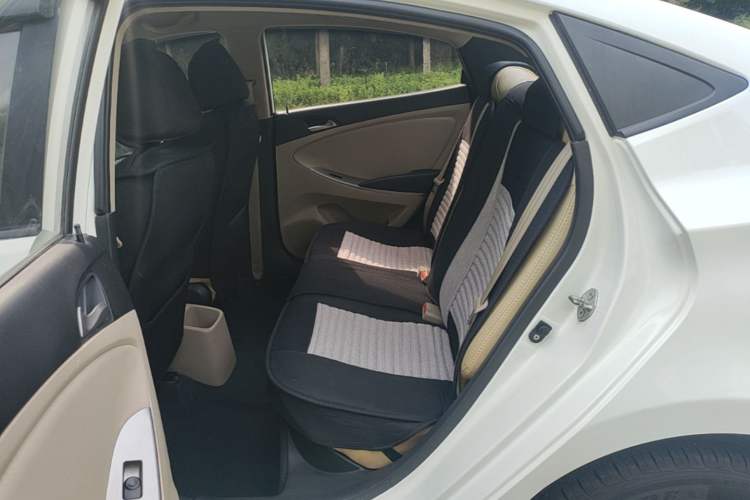 Used Hyundai Verna (older generation) 2014 1.4L Manual Smart GLS Trim Left Rear Seat