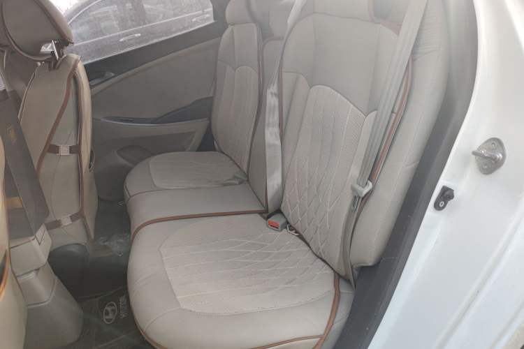 Used Hyundai Verna (older generation) 2014 1.4L Manual Smart GLS Trim Left Rear Seat
