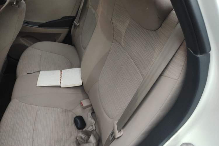 Used Hyundai Verna (older generation) 2014 1.4L Automatic Leading-Edge GLX Left Rear Seat