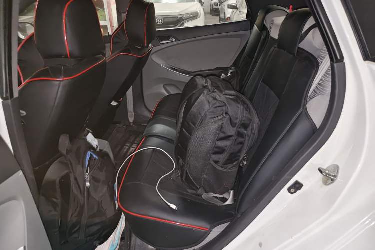 Used Hyundai Verna (older generation) 2014 1.4L Manual Smart GLS Trim Left Rear Seat