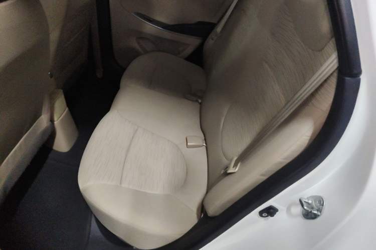 Used Hyundai Verna (older generation) 2014 1.4L Automatic Smart GLS Left Rear Seat