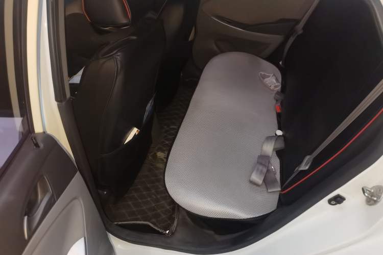 Used Hyundai Verna (older generation) 2014 1.4L Automatic Fashion GS Model Left Rear Seat