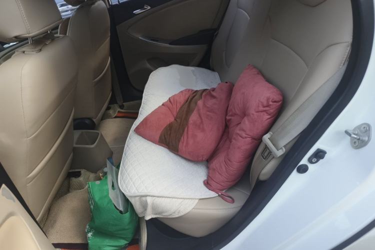 Used Hyundai Verna (older generation) 2014 1.6L Automatic Leading-Edge GLX Left Rear Seat