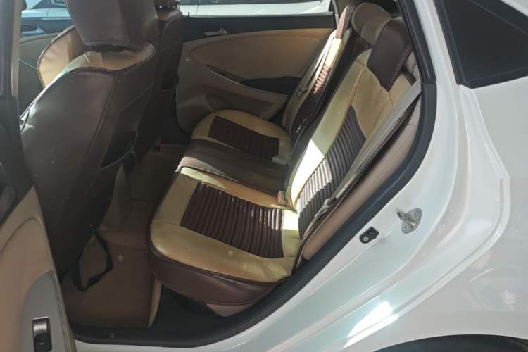 Used Hyundai Verna (older generation) 2014 1.4L Manual Smart GLS Trim Left Rear Seat