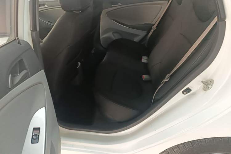 Used Hyundai Verna (older generation) 2014 1.4L Automatic Smart GLS Left Rear Seat