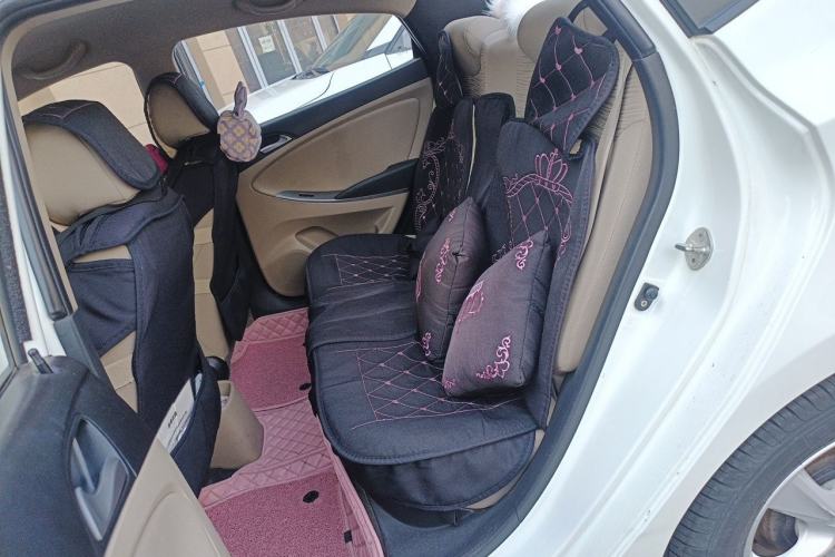 Used Hyundai Verna (older generation) 2014 1.4L Automatic Smart GLS Left Rear Seat