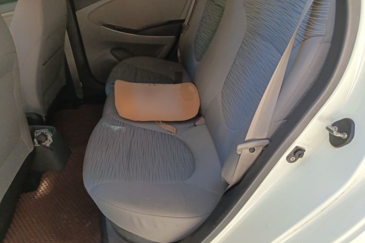 Used Hyundai Verna (older generation) 2014 1.4L Automatic Leading-Edge GLX Left Rear Seat