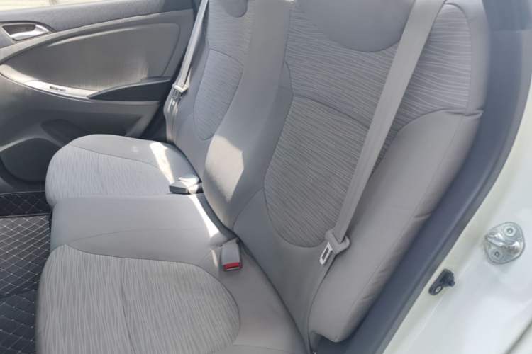 Used Hyundai Verna (older generation) 2014 1.4L Automatic Leading-Edge GLX Left Rear Seat