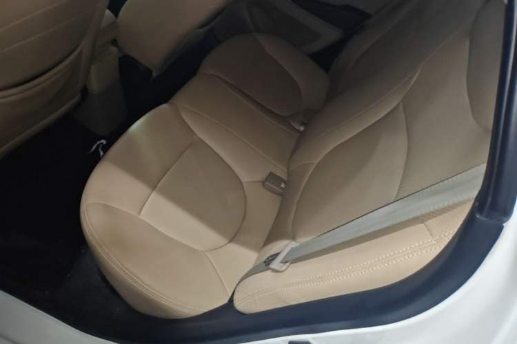 Used Hyundai Verna (older generation) 2014 1.4L Automatic Smart GLS Left Rear Seat
