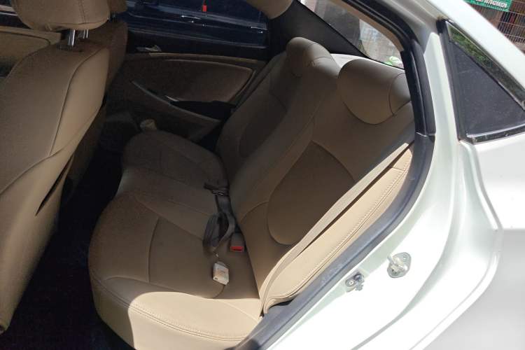 Used Hyundai Verna (older generation) 2014 1.4L Automatic Smart GLS Left Rear Seat