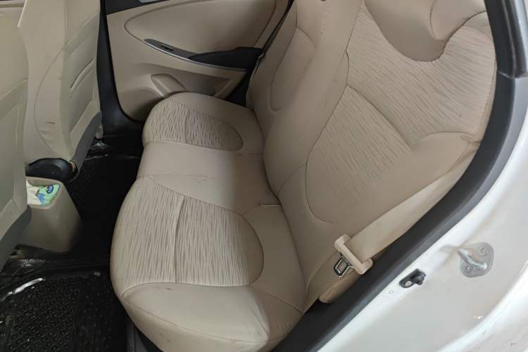 Used Hyundai Verna (older generation) 2014 1.4L Manual Smart GLS Trim Left Rear Seat