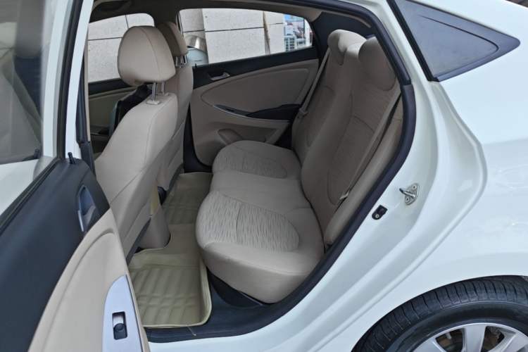Used Hyundai Verna (older generation) 2014 1.4L Manual Smart GLS Trim Left Rear Seat