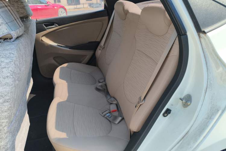 Used Hyundai Verna (older generation) 2014 1.4L Manual Smart GLS Trim Left Rear Seat