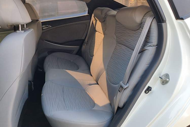 Used Hyundai Verna (older generation) 2014 1.4L Manual Smart GLS Trim Left Rear Seat